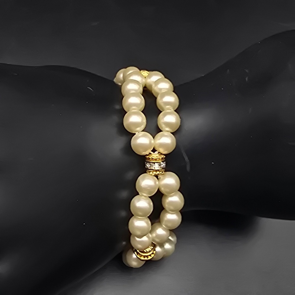 Avon 1996 Pearlesque Swirl Bracelet Faux Pearl Gold Tone VIntage